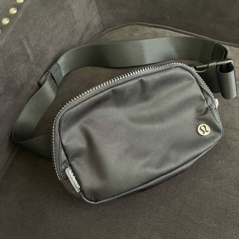 Lululemon belt bag